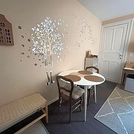 Au Petit Nid Froissart Bed & Breakfast 3*